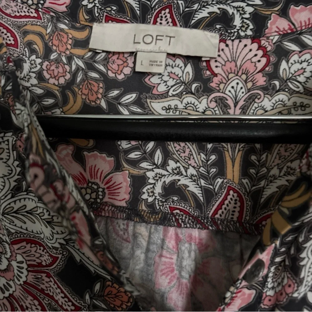 LOFT Floral Sleeveless Blouse size Large - Picture 2 of 8